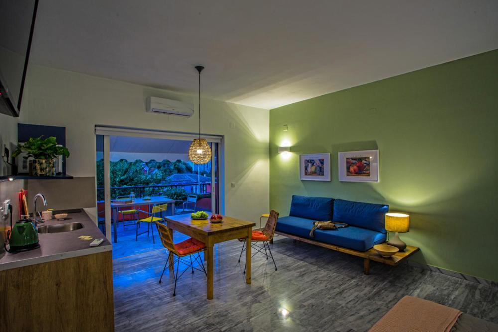 פרבזה Koukounari Living Spaces מראה חיצוני תמונה